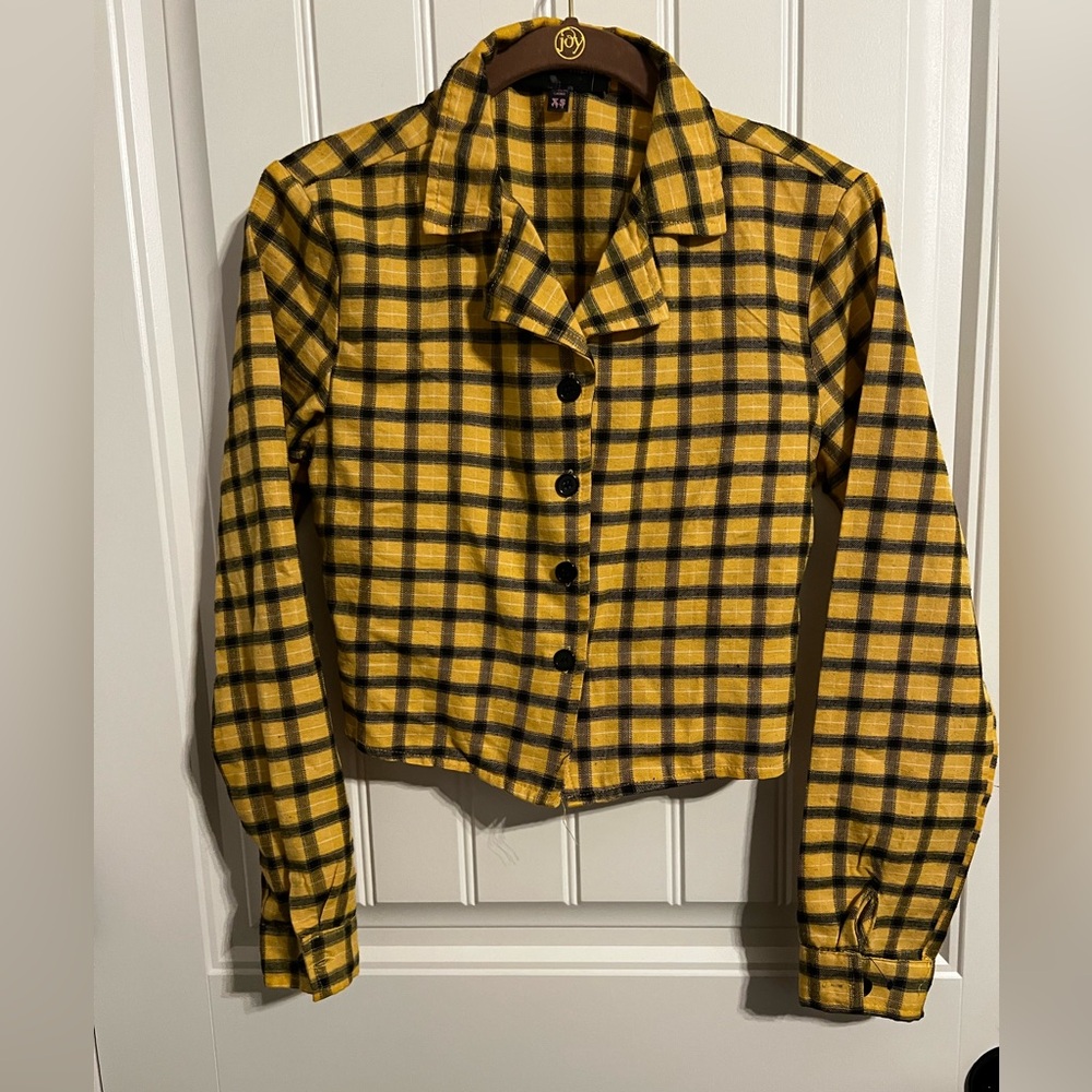 #3397. Trickz & Treatz Yellow Plaid Cropped Long Sleeve Button Top. Size XS